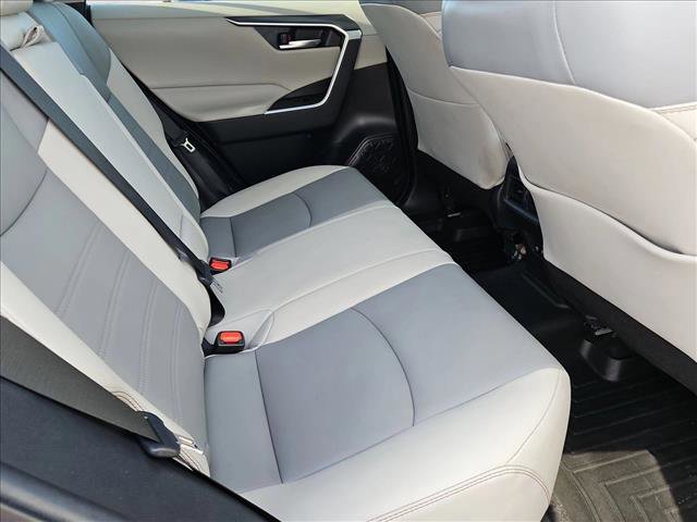 Used 2021 Toyota RAV4 XLE Premium image 19