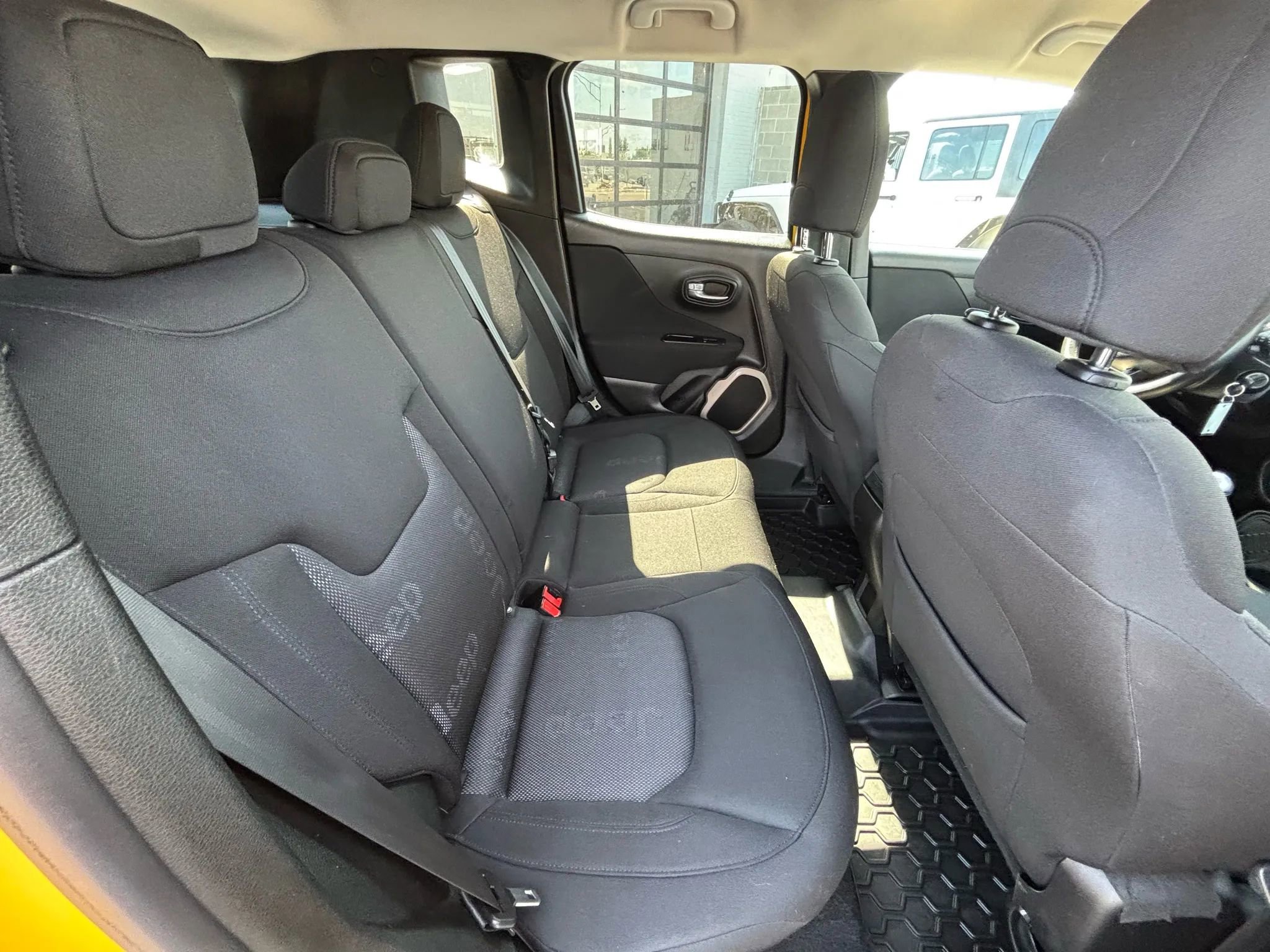 Used 2015 Jeep Renegade Latitude image 9