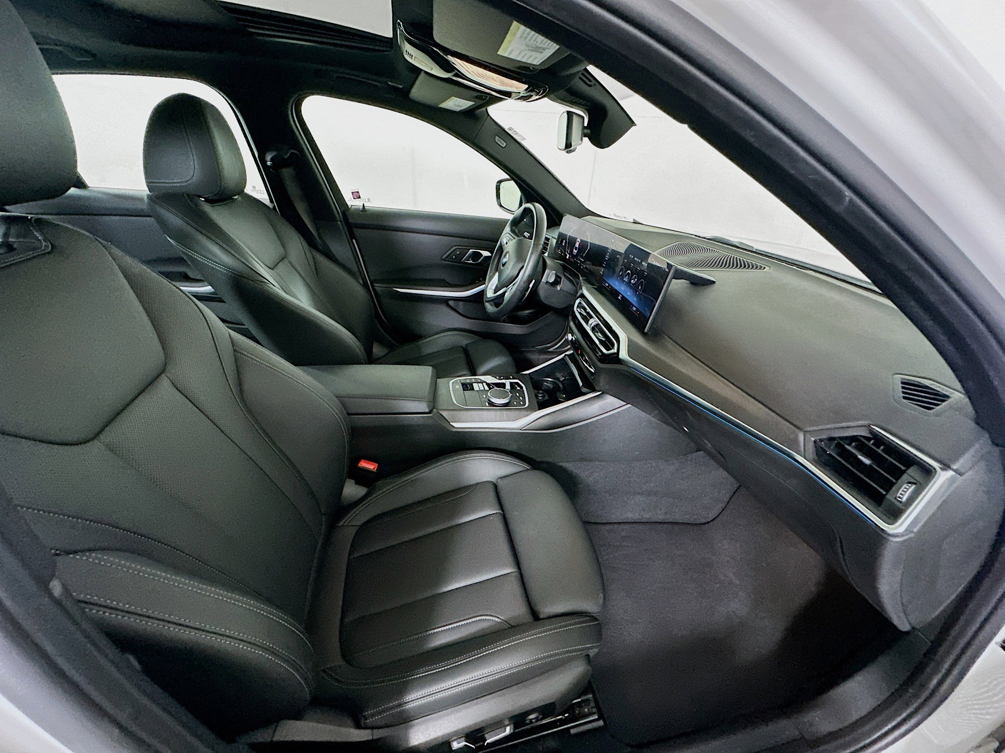 Used 2024 BMW 330i Sedan image 31