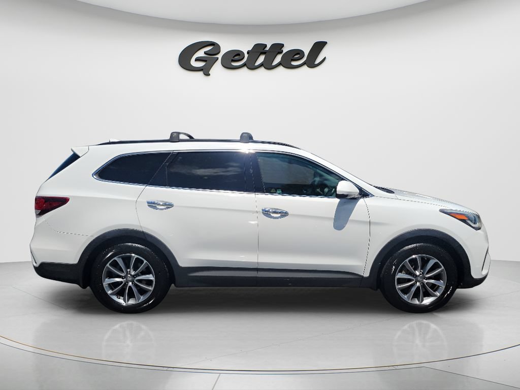 Used 2017 Hyundai Santa Fe SE FWD image 4