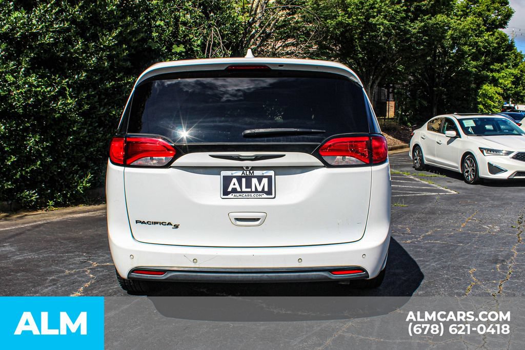 Used 2019 Chrysler Pacifica Touring Plus w/ S Appearance Package FWD image 10