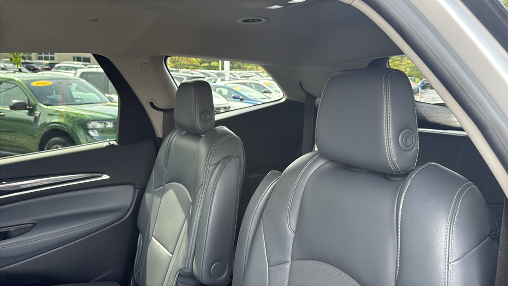 Used 2018 Buick Enclave Essence AWD/4WD image 25