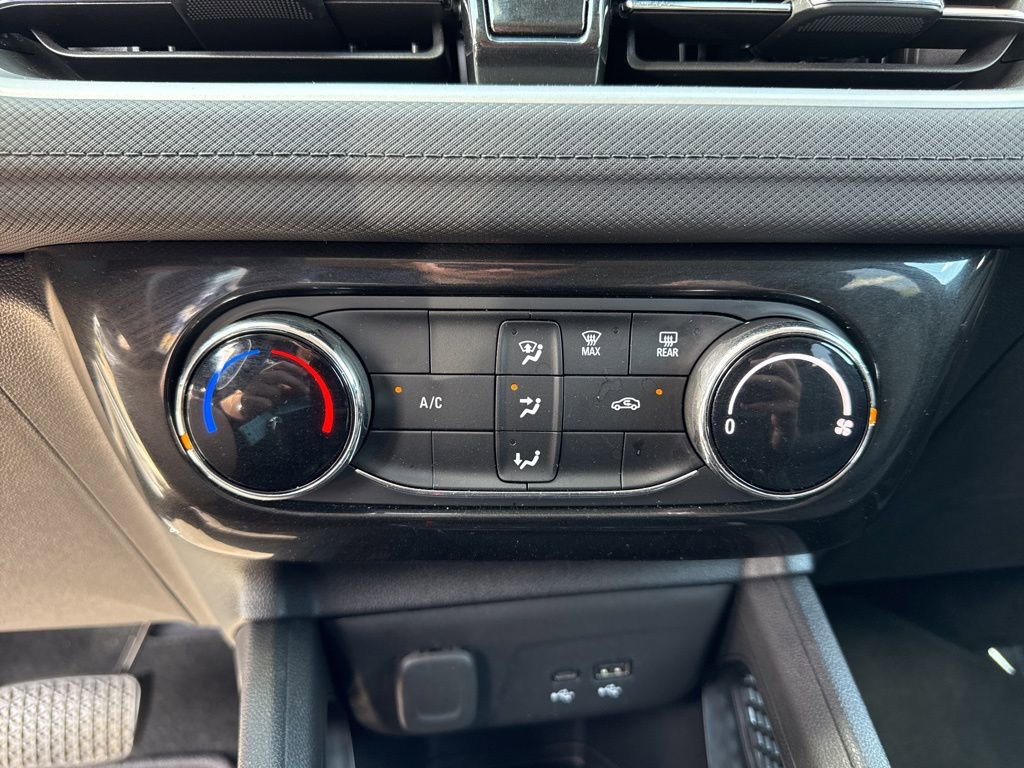 Used 2025 Chevrolet TrailBlazer LT AWD/4WD image 19