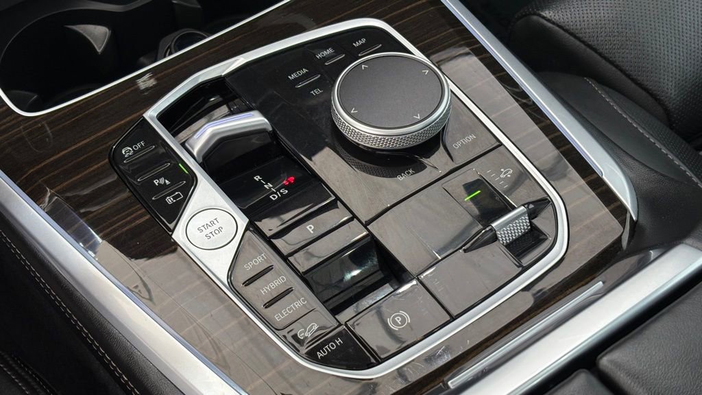 Used 2025 BMW X5 xDrive50e image 42