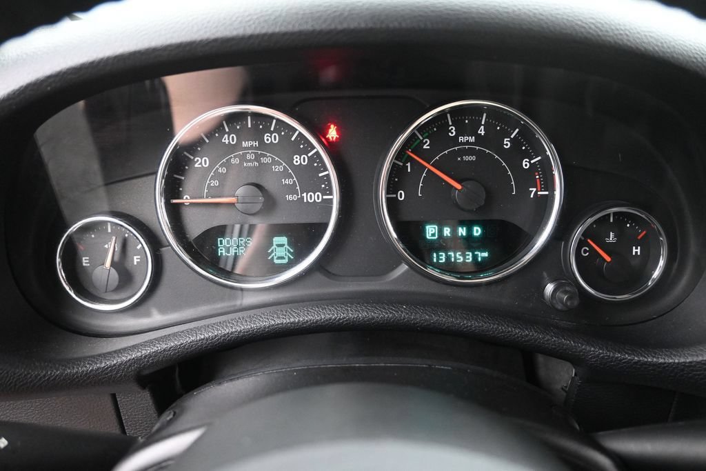 Used 2016 Jeep Wrangler Unlimited Sahara w/ Connectivity Group AWD/4WD image 33