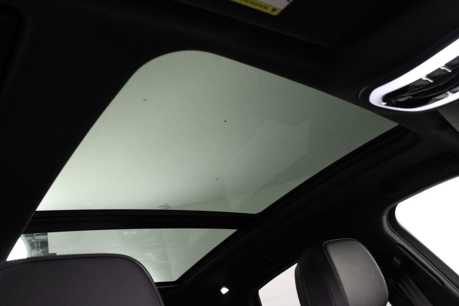 Certified 2025 Porsche Macan image 25