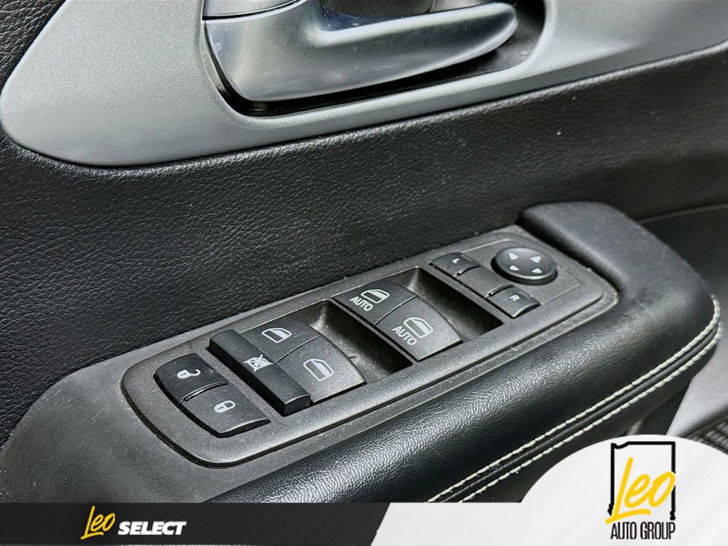 Used 2022 Chrysler Pacifica Touring-L w/ S Appearance Package image 17