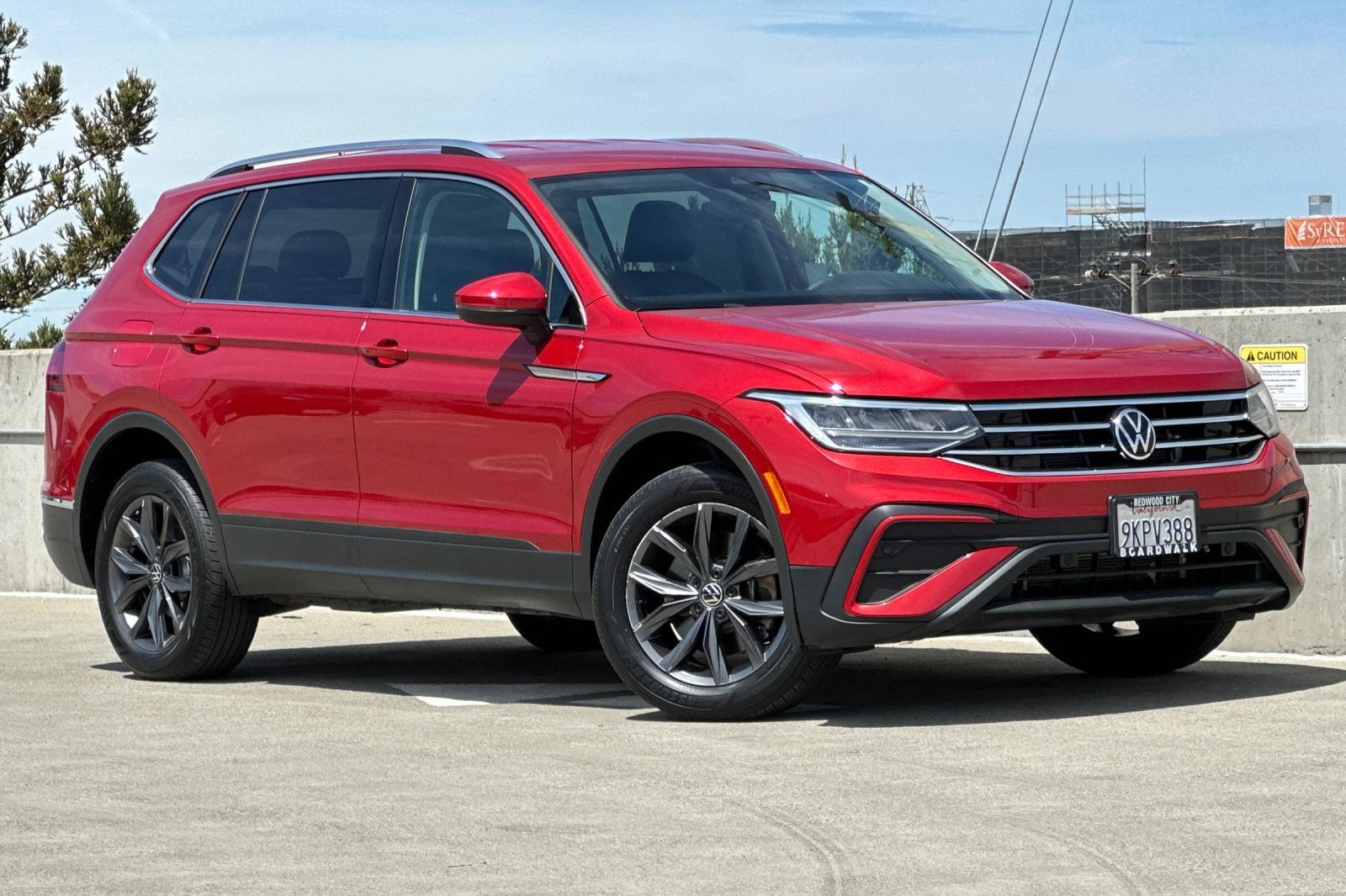 Used 2023 Volkswagen Tiguan SE FWD image 2