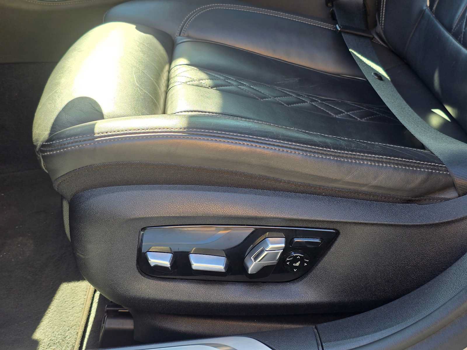 Used 2018 BMW 750i RWD image 24