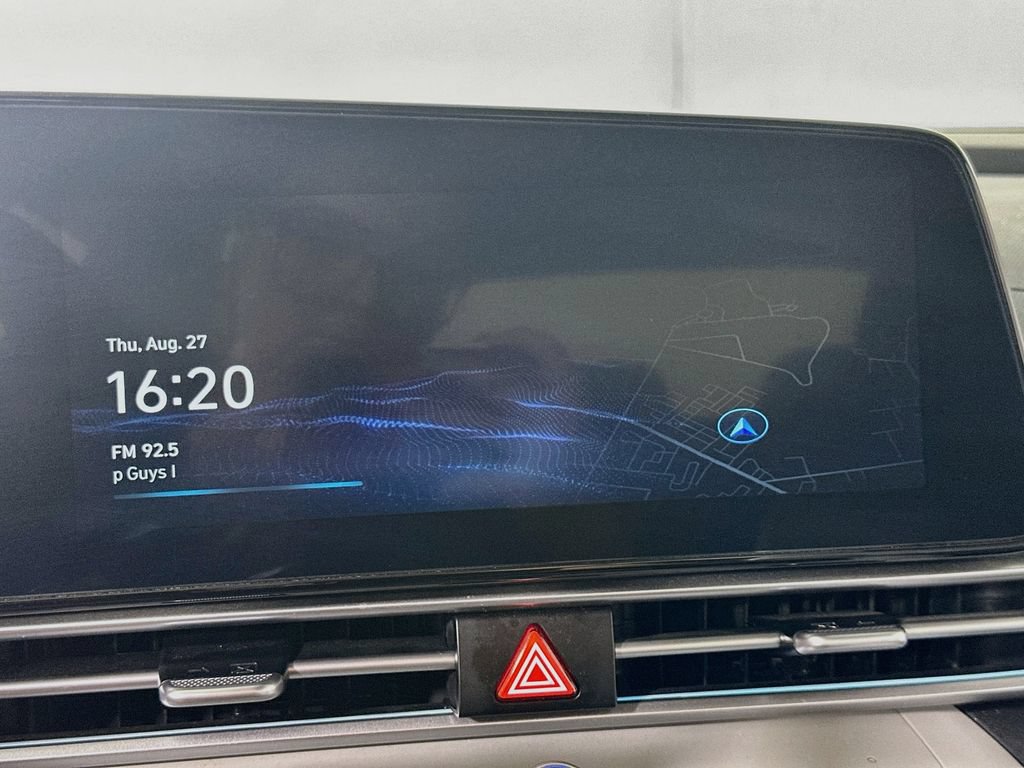 Used 2025 Hyundai Elantra Limited FWD image 27