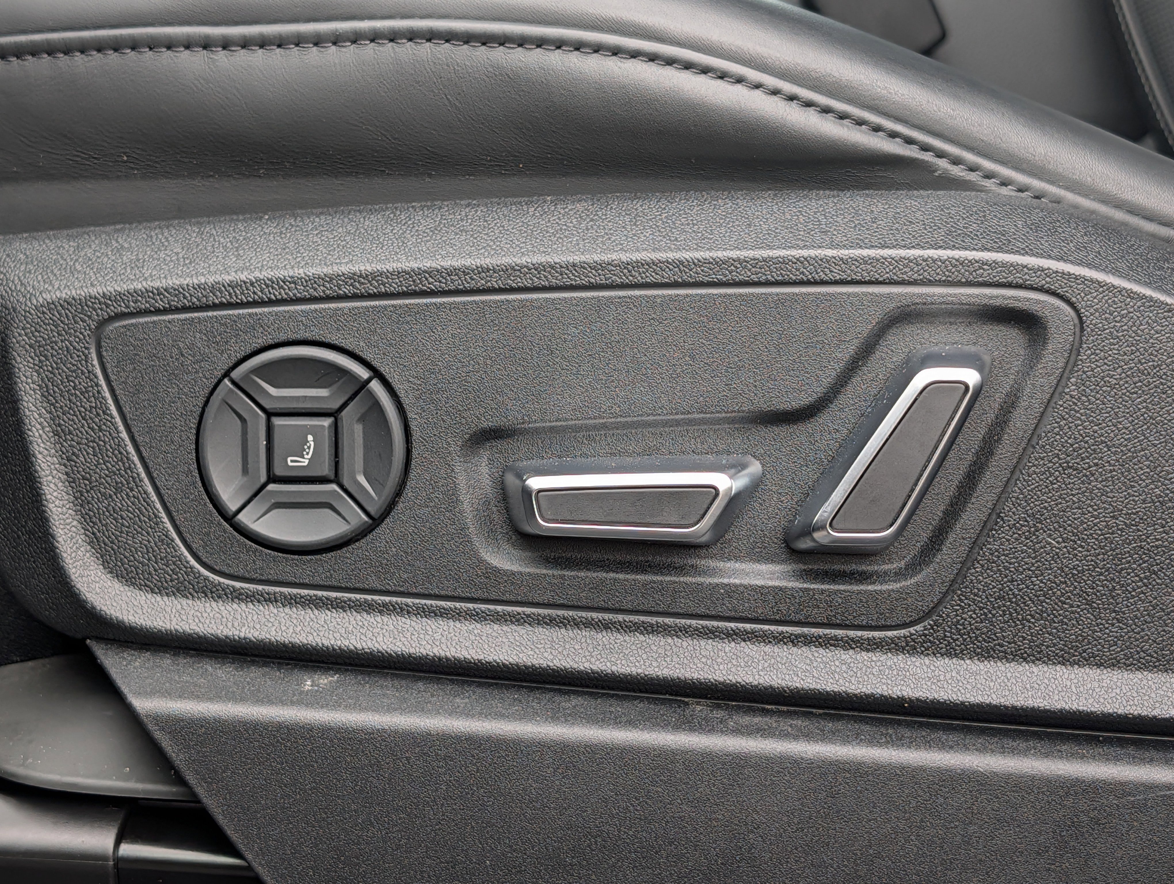 Used 2019 Audi e-tron Prestige w/ Prestige Package AWD/4WD image 20