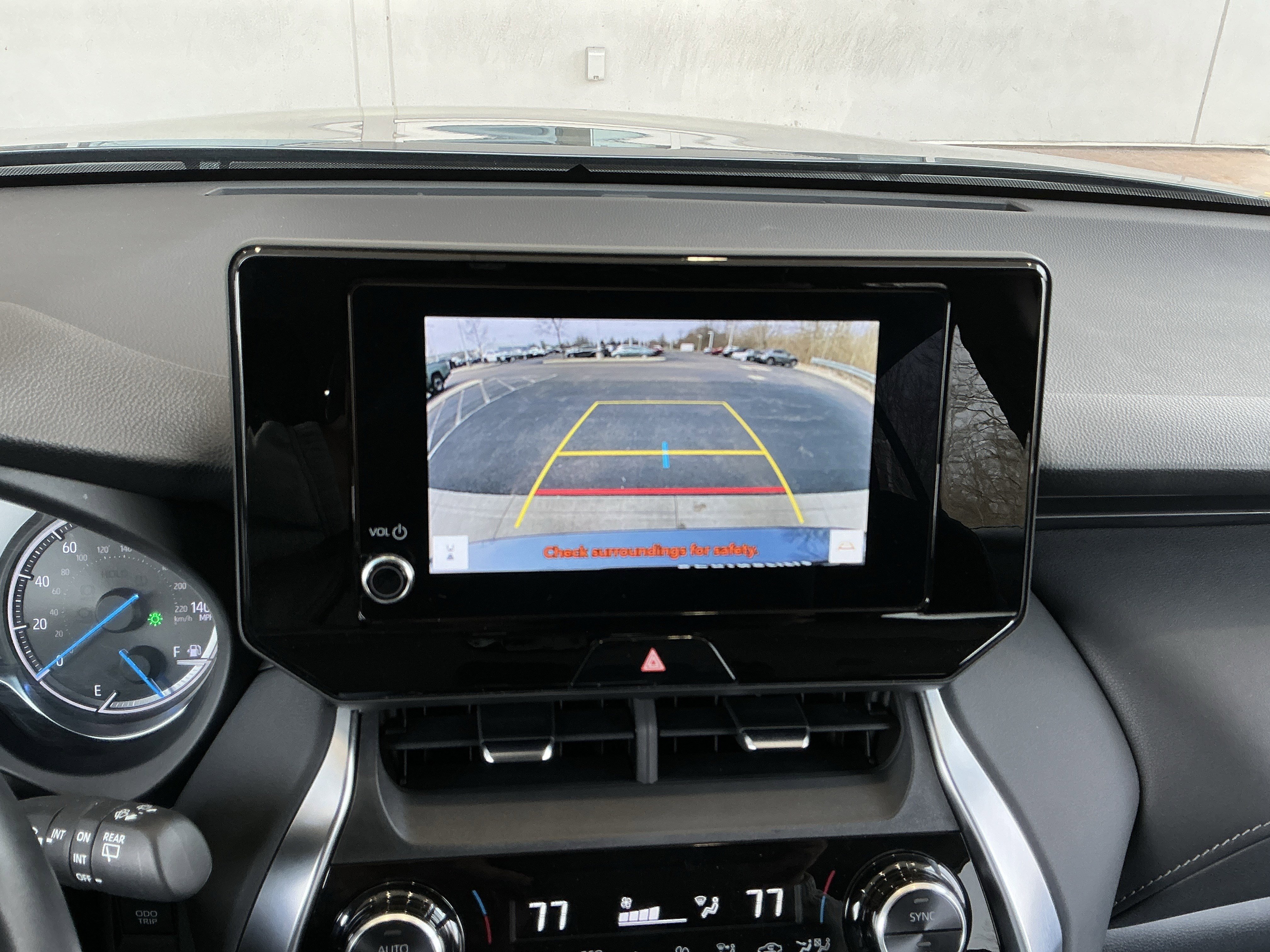 Used 2024 Toyota Venza LE image 10