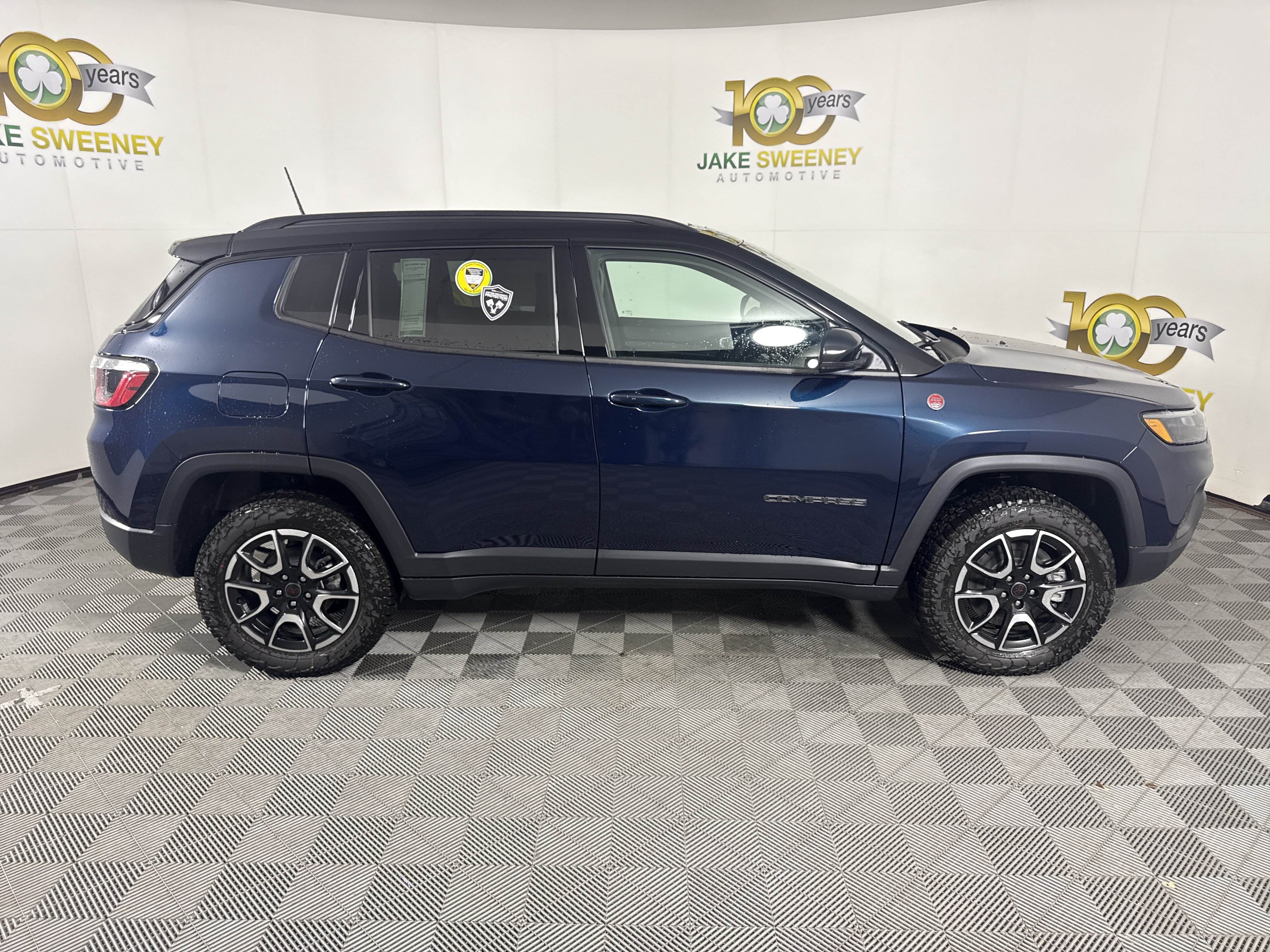 New 2026 Jeep Compass Trailhawk w/ Sun, Sound & Navigation Group AWD/4WD image 11