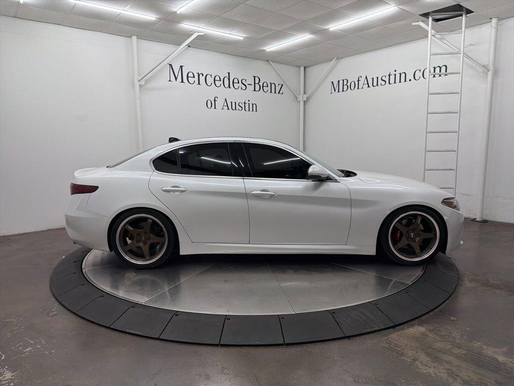 Used 2019 Alfa Romeo Giulia Ti w/ Quick Order Package 22Z Lusso image 9