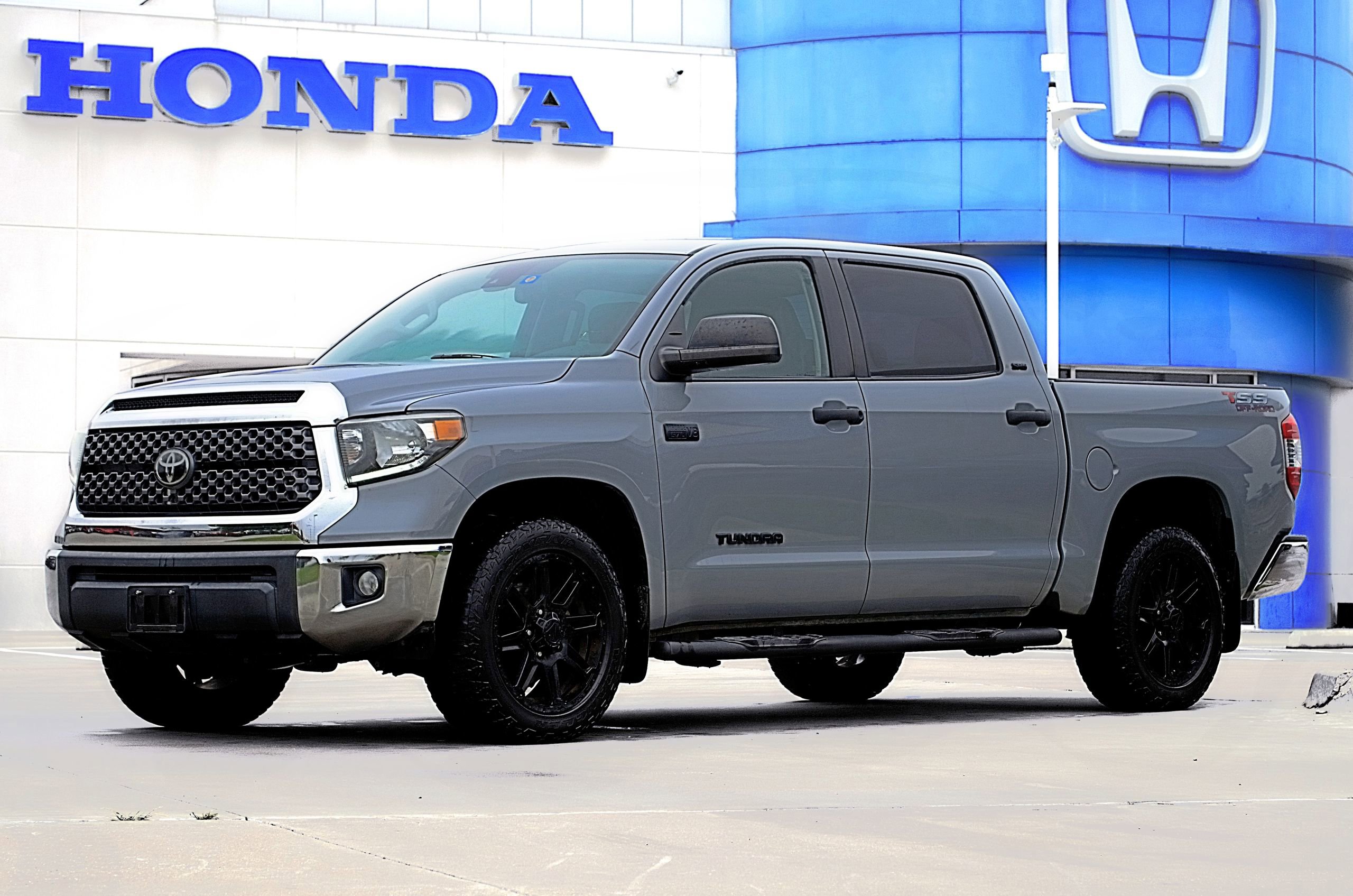 Used 2020 Toyota Tundra SR5 w/ SR5 Leather Package RWD image 1