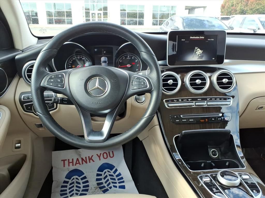 Used 2018 Mercedes-Benz GLC 300 4MATIC w/ Premium Package image 11
