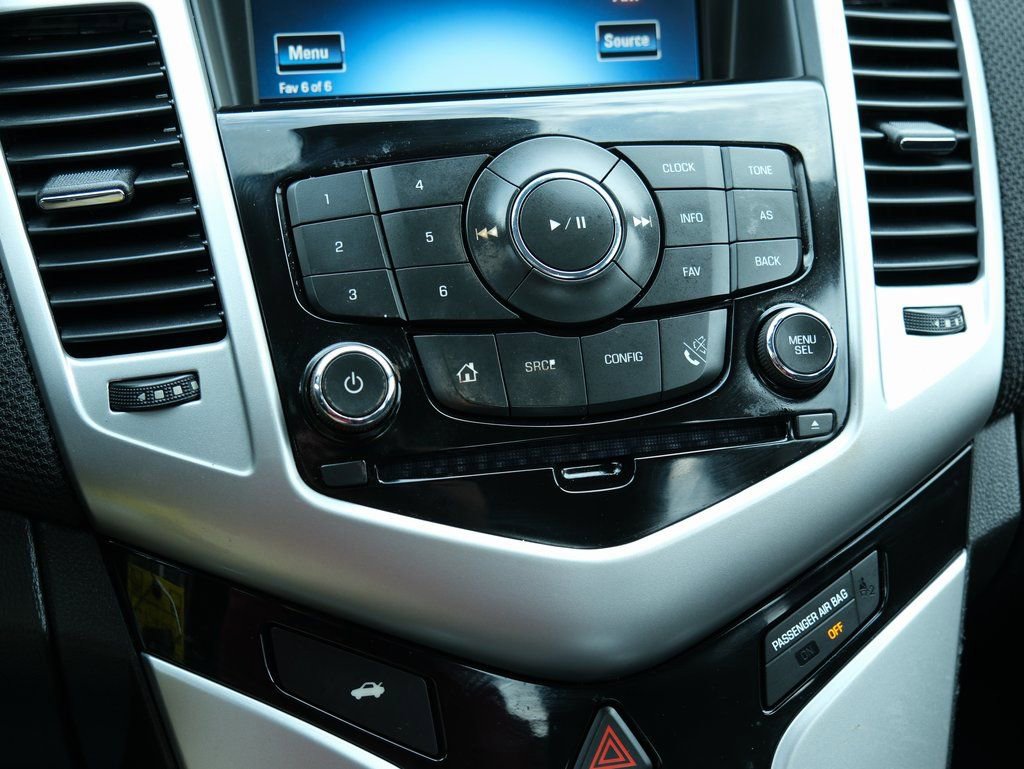 Used 2016 Chevrolet Cruze LT w/ Technology Package image 21