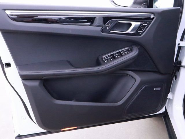 New 2025 Porsche Macan Turbo image 15