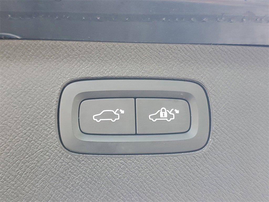 Certified 2023 Volvo XC90 B5 Plus w/ Protection Package Premier image 9