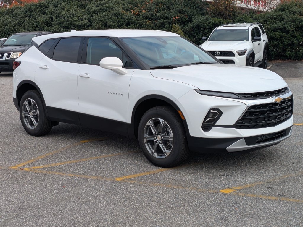 New 2026 Chevrolet Blazer LT FWD image 2