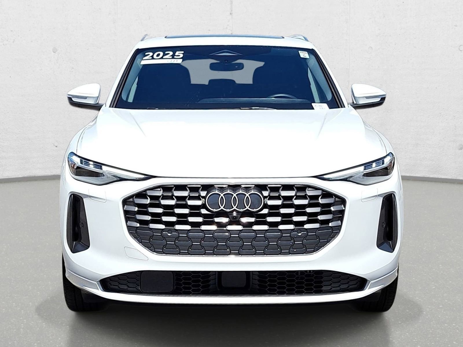 Certified 2025 Audi Q5 Premium Plus w/ Premium Plus AWD/4WD image 2