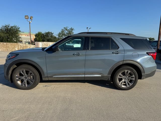 Used 2025 Ford Explorer Active w/ Active Comfort Package AWD/4WD image 3