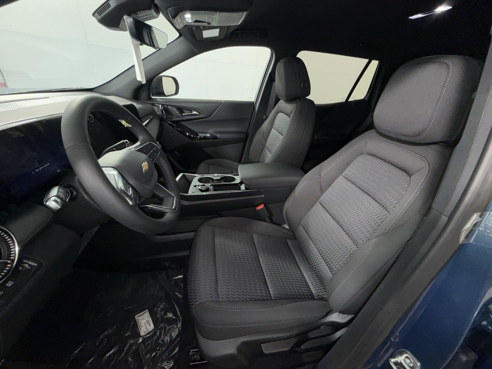 New 2027 Chevrolet Equinox LT w/ Safety and Technology Package FWD image 13
