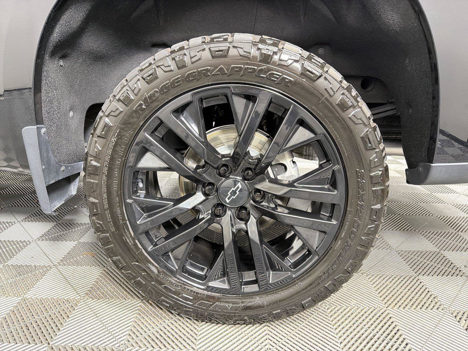 Used 2021 Chevrolet Silverado 1500 High Country w/ Technology Package AWD/4WD image 17