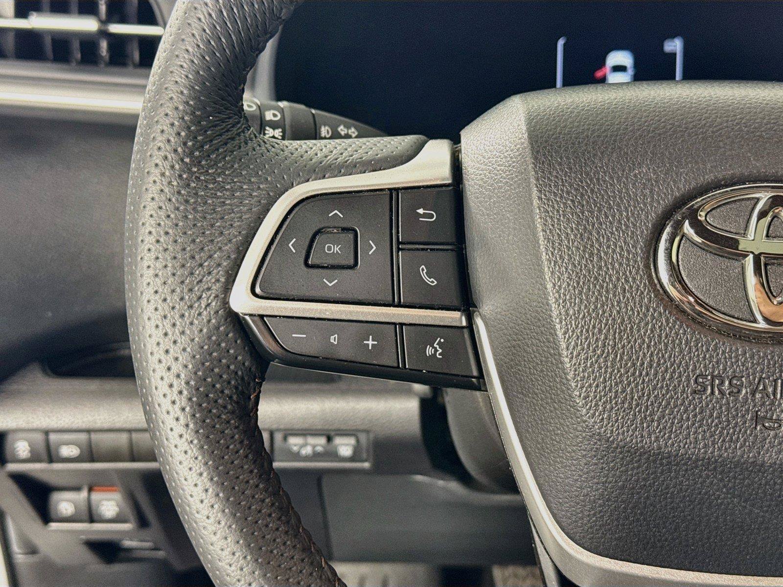 Certified 2025 Toyota Sienna Limited FWD image 18