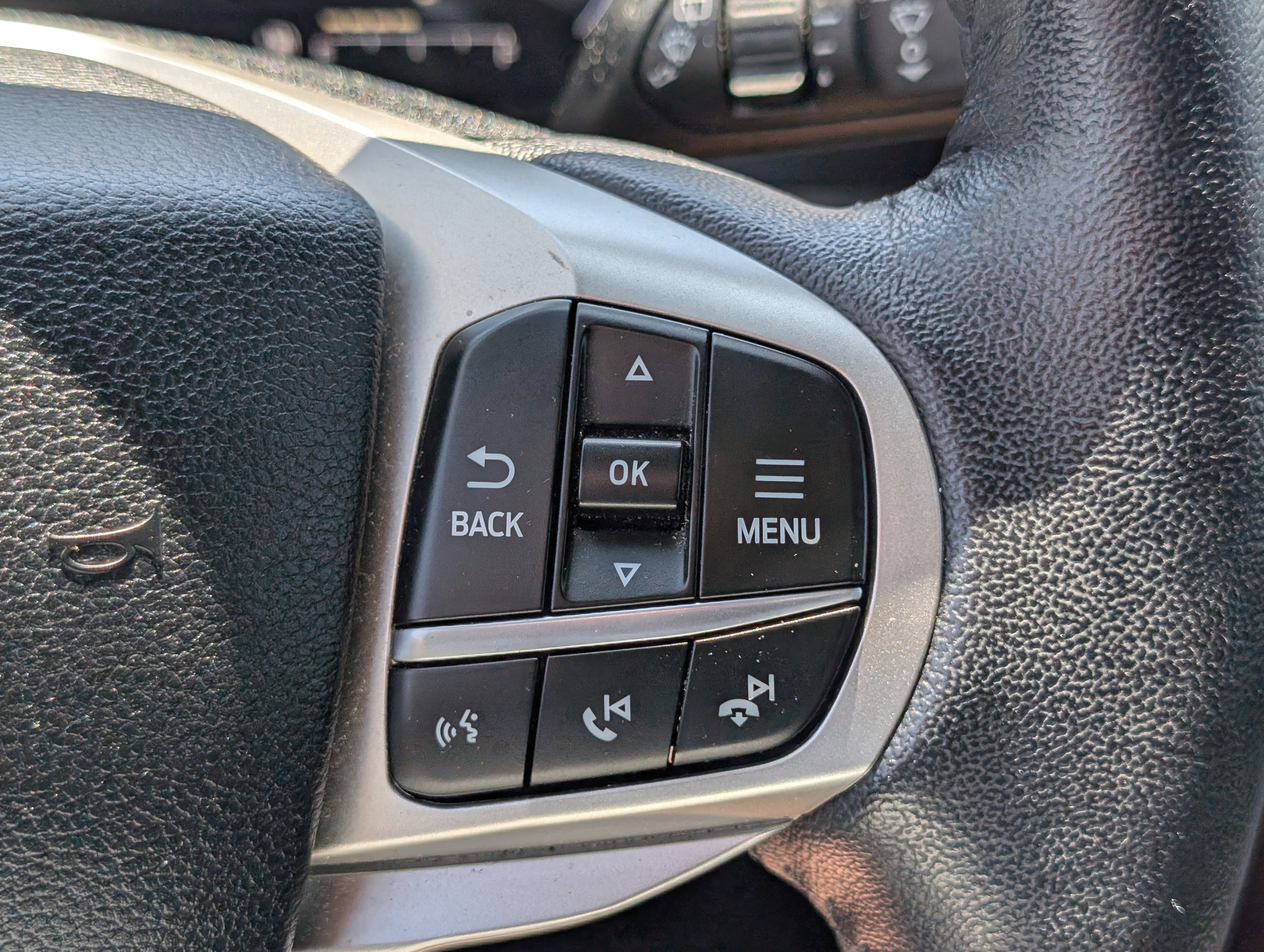 Used 2021 Ford Explorer XLT w/ Equipment Group 202A AWD/4WD image 25