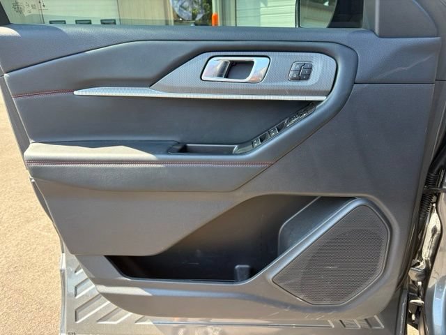 Used 2025 Ford Explorer ST-Line w/ Premium Package RWD image 9
