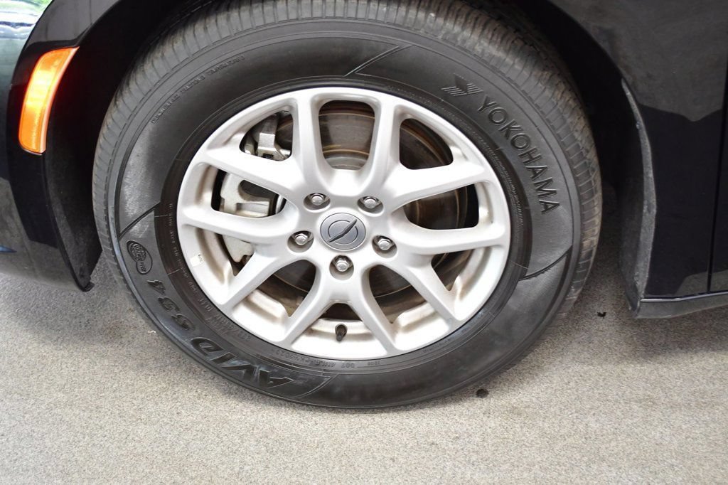 Used 2024 Chrysler Pacifica Touring-L FWD image 4