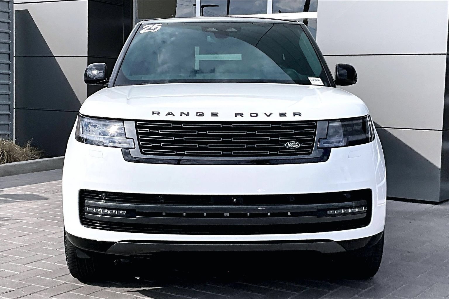 Certified 2025 Land Rover Range Rover Autobiography AWD/4WD image 2