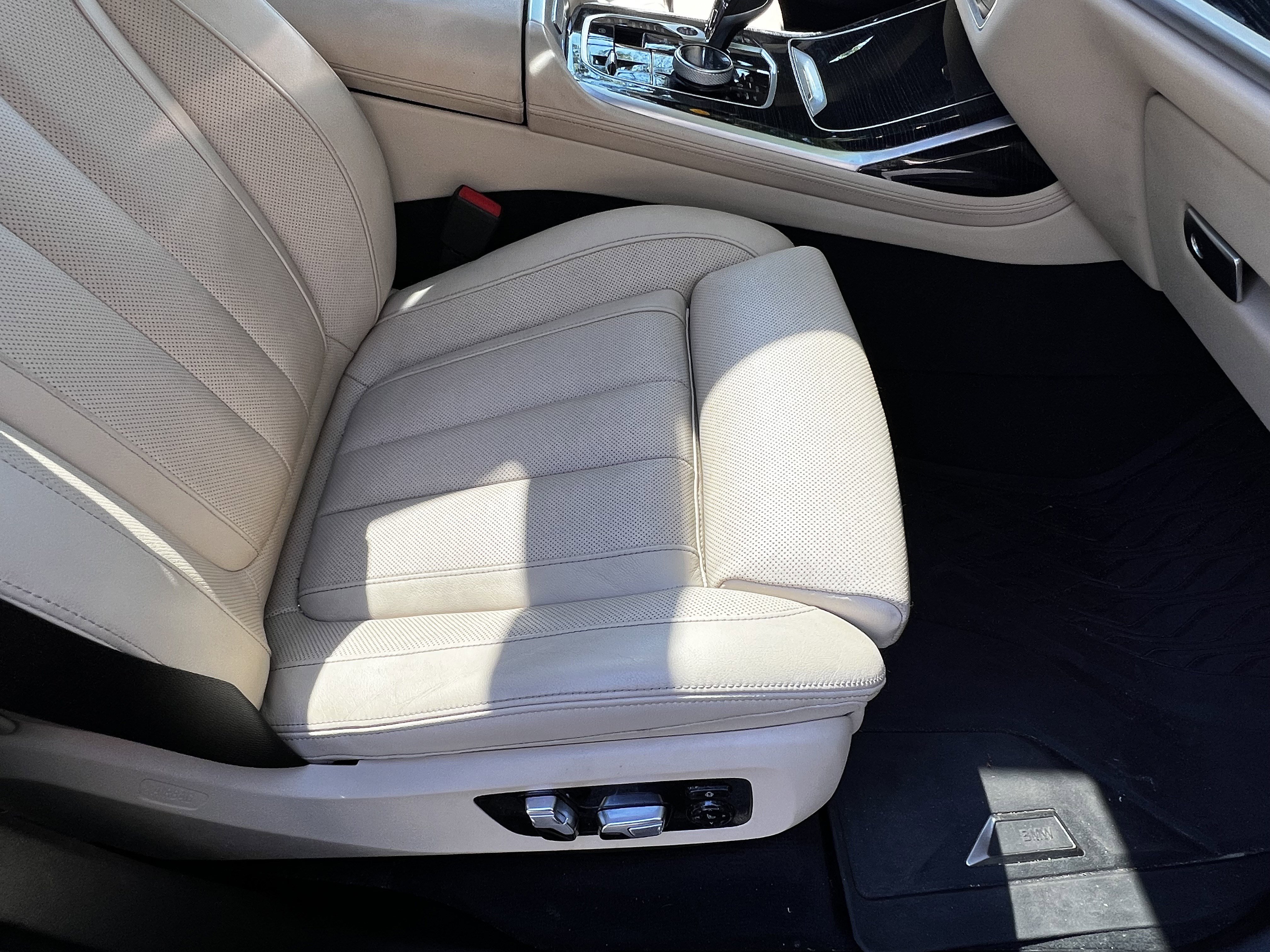 Used 2021 BMW X7 M50i AWD/4WD image 45