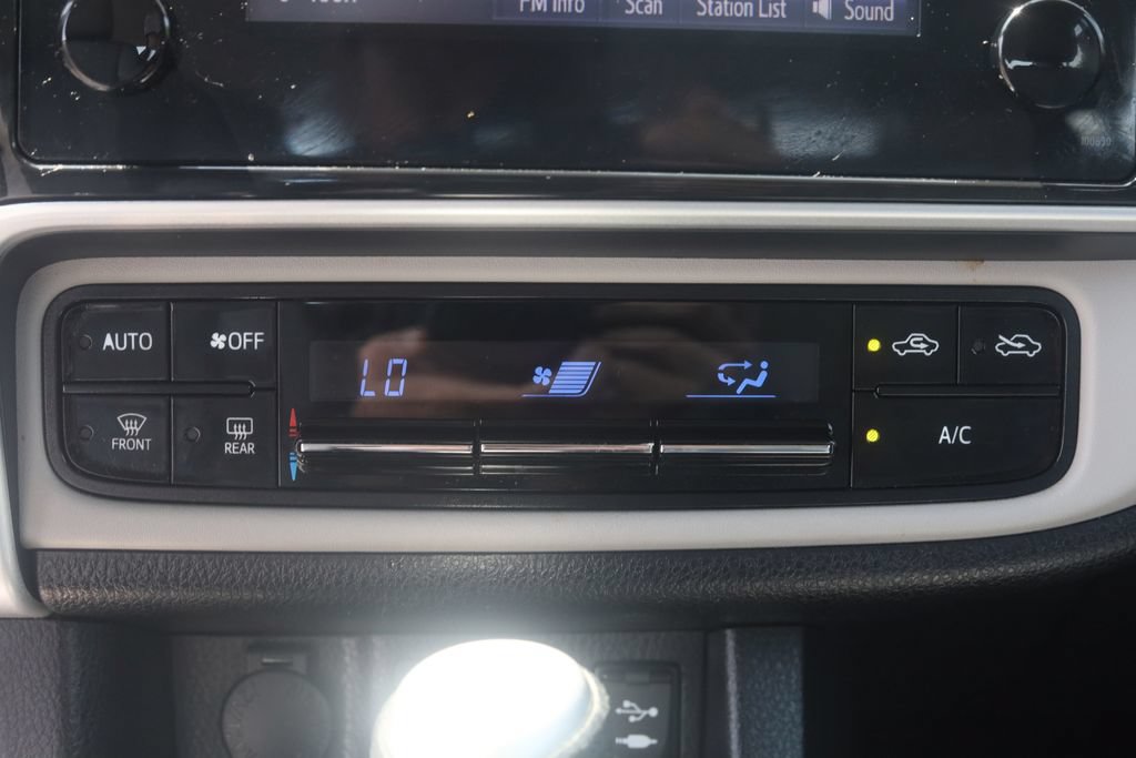 Certified 2019 Toyota Corolla LE FWD image 9