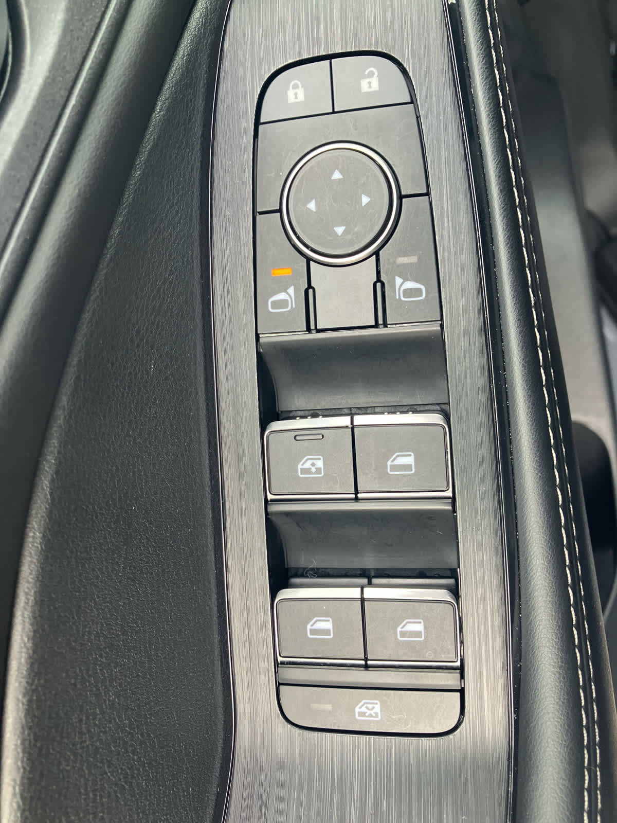 Used 2024 Nissan Rogue SL image 12