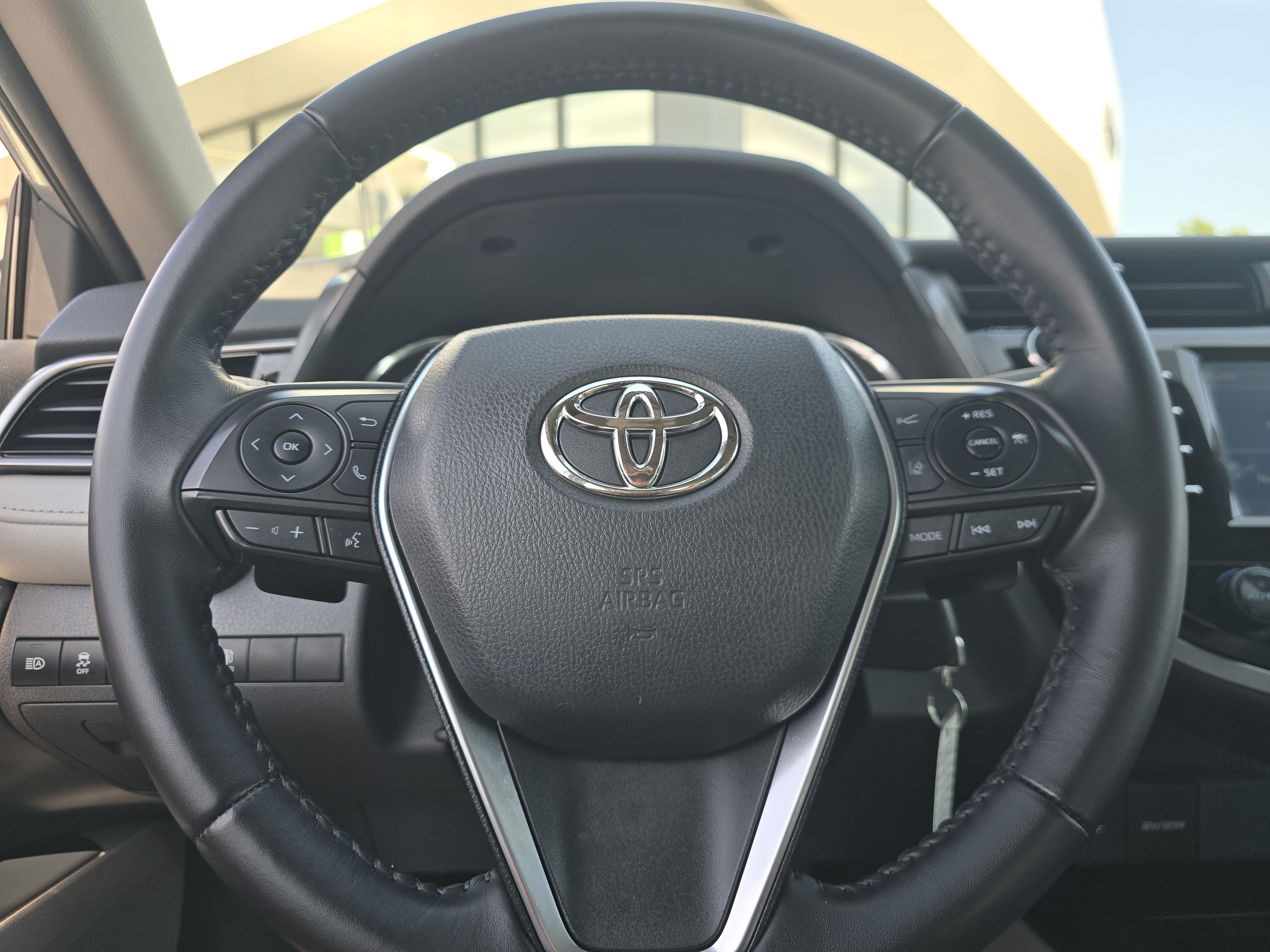 Used 2020 Toyota Camry SE FWD image 21