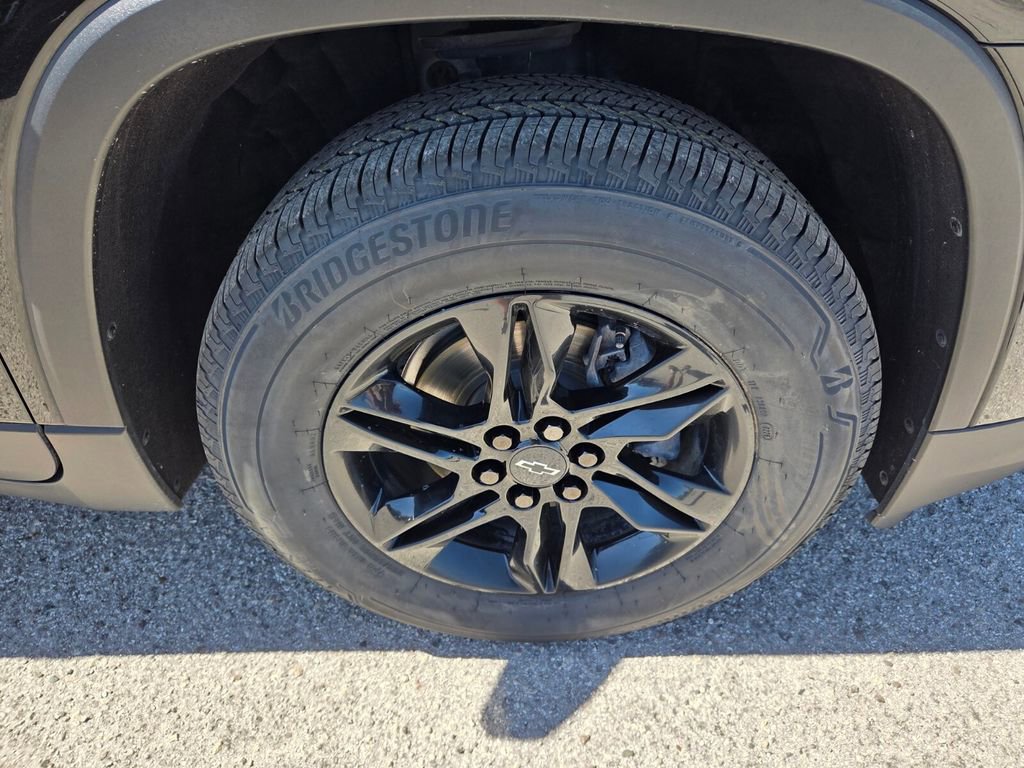 Certified 2023 Chevrolet Traverse LS w/ Midnight/Sport Edition image 16