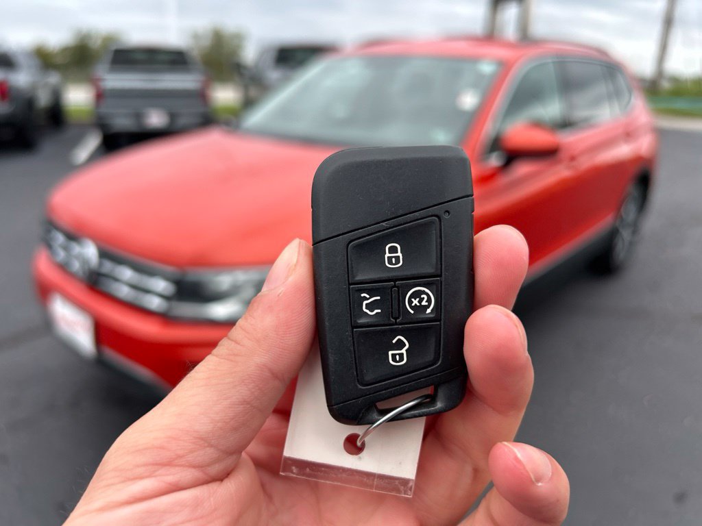 Used 2018 Volkswagen Tiguan SE AWD/4WD image 44