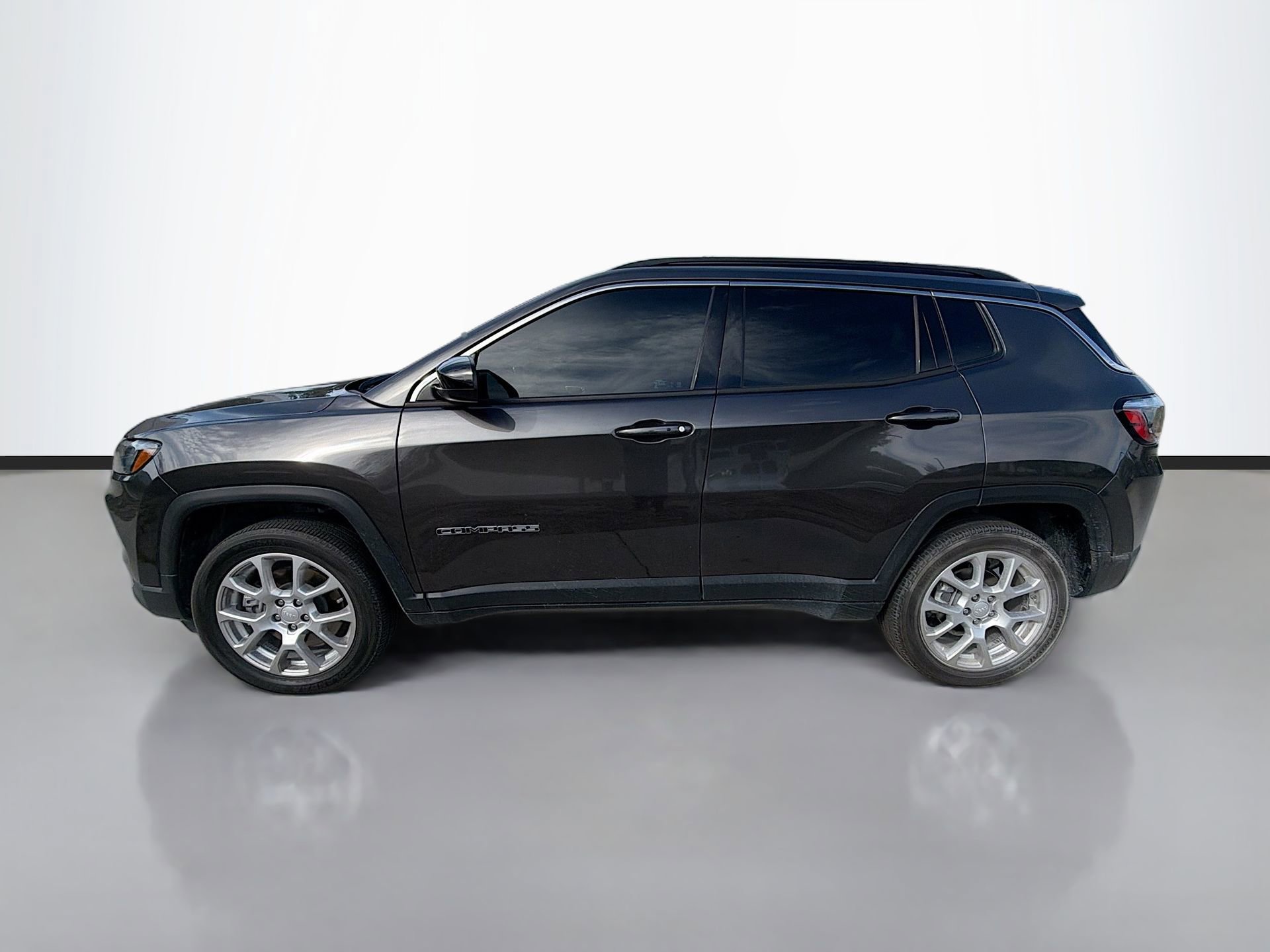 Used 2023 Jeep Compass Latitude image 7