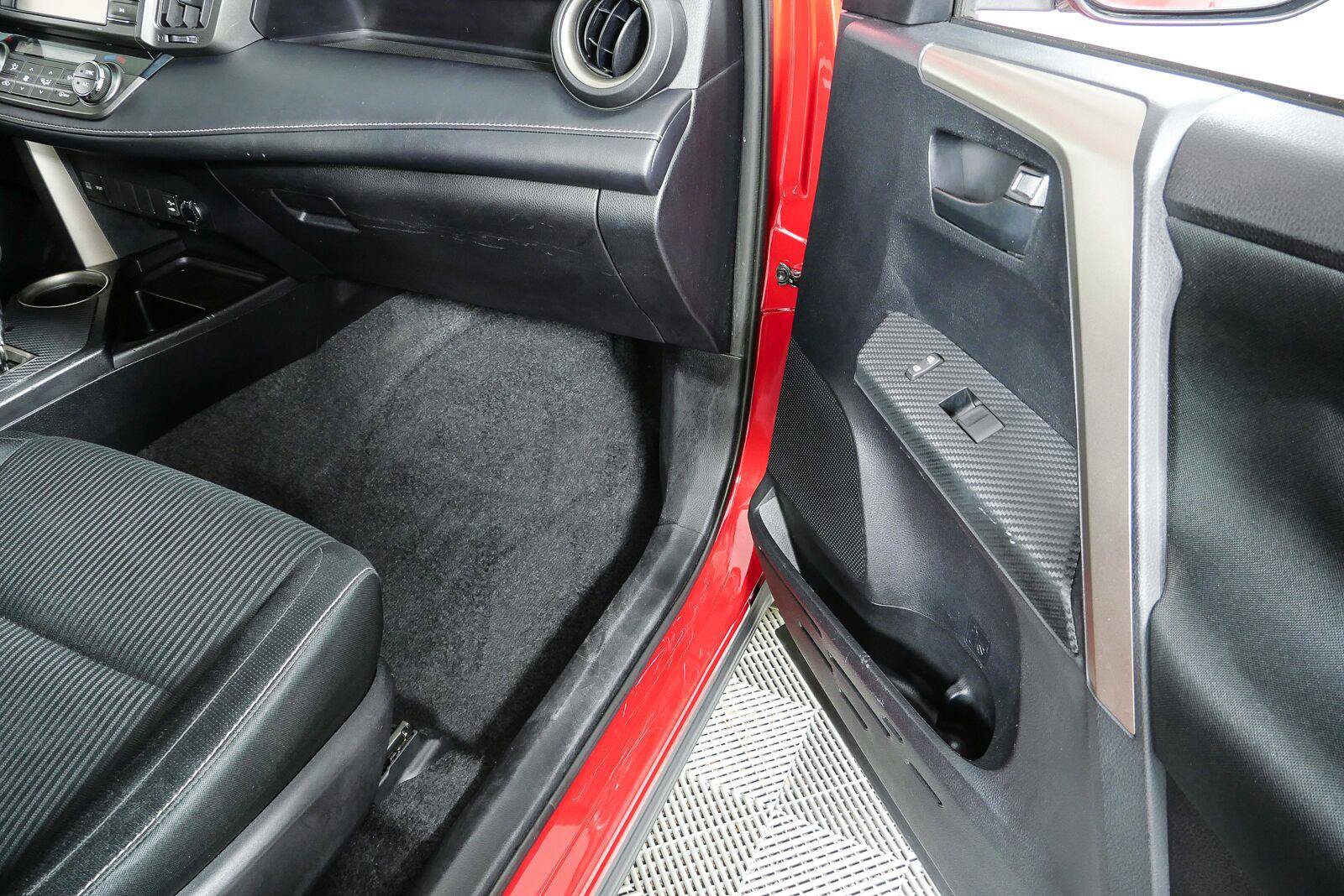 Used 2013 Toyota RAV4 XLE FWD image 22