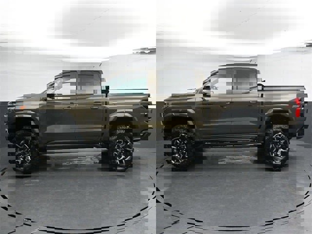 Used 2025 Chevrolet Colorado ZR2 w/ Technology Package image 9