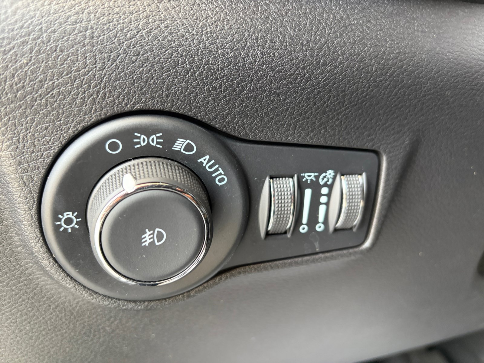 Used 2025 Jeep Compass Limited AWD/4WD image 31
