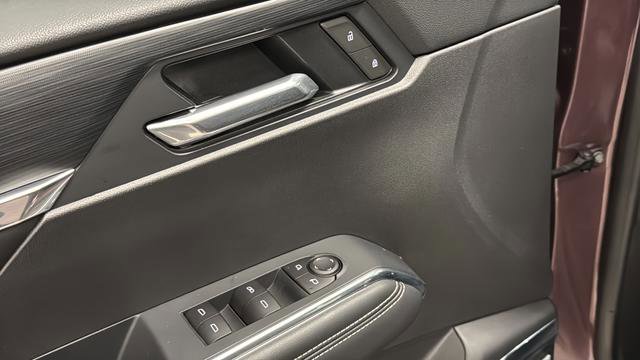 Used 2025 GMC Acadia Elevation w/ Elevation Premium Package image 22