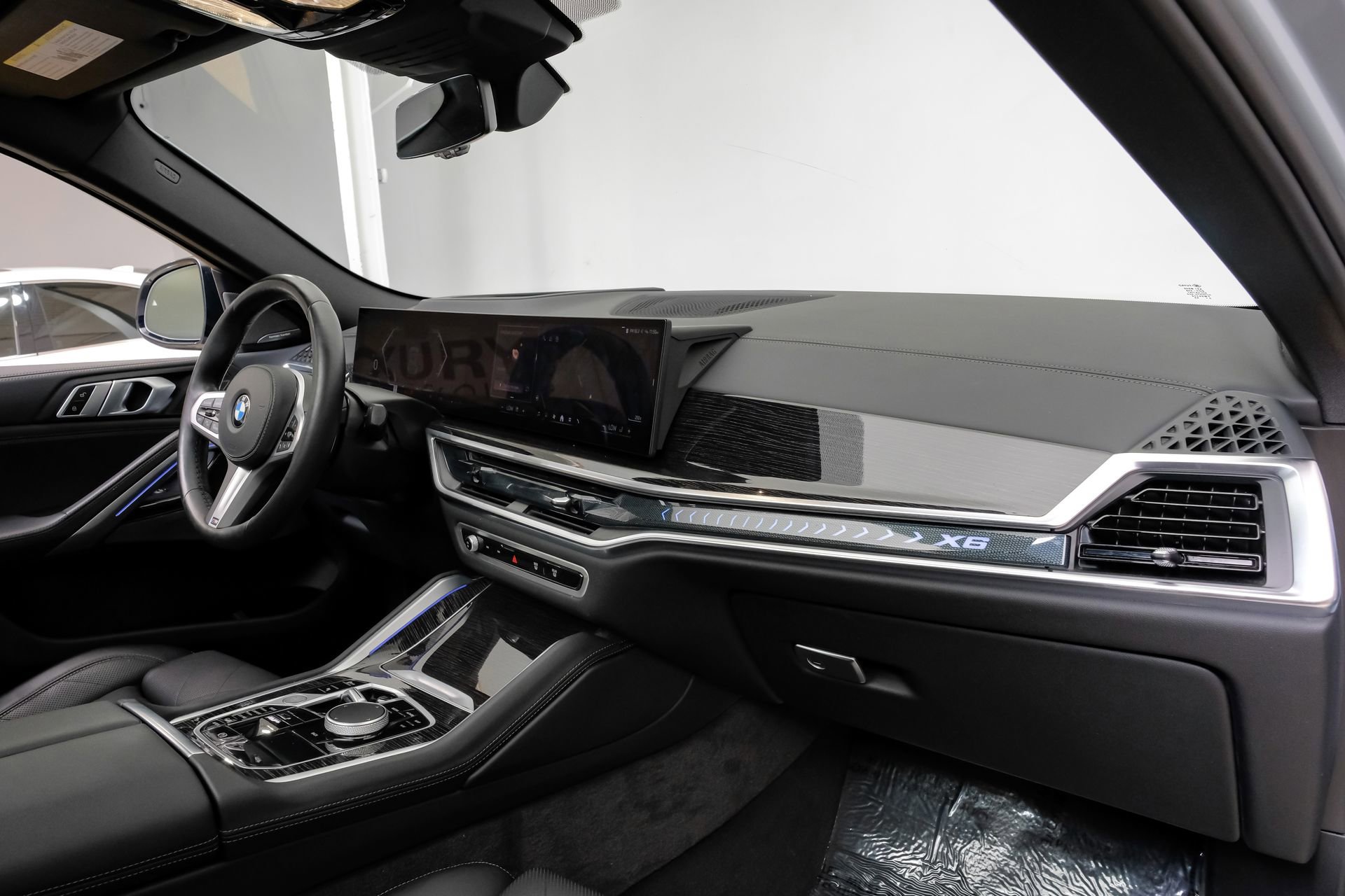 Used 2025 BMW X6 xDrive40i w/ Climate Comfort Package AWD/4WD image 17