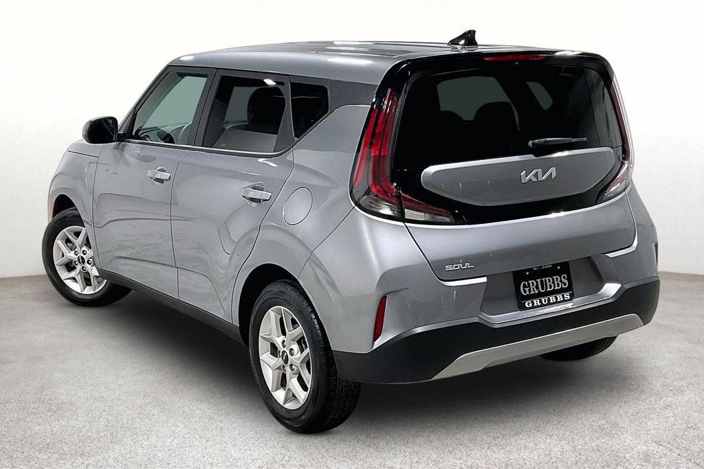 Used 2025 Kia Soul LX w/ LX Technology Package FWD image 15
