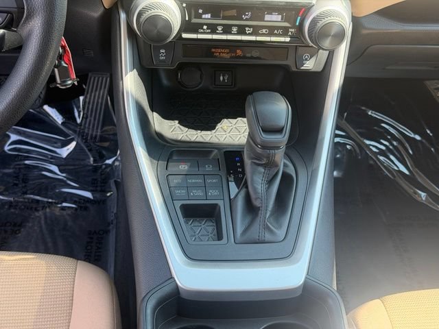 Used 2019 Toyota RAV4 LE w/ All Weather Liner Package AWD/4WD image 17