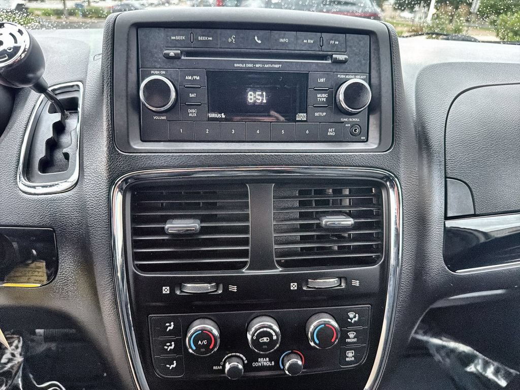 Used 2016 Dodge Grand Caravan SE FWD image 12