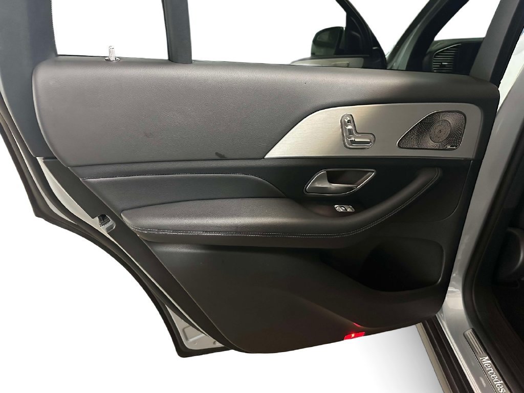 Used 2025 Mercedes-Benz GLS 450 4MATIC image 18