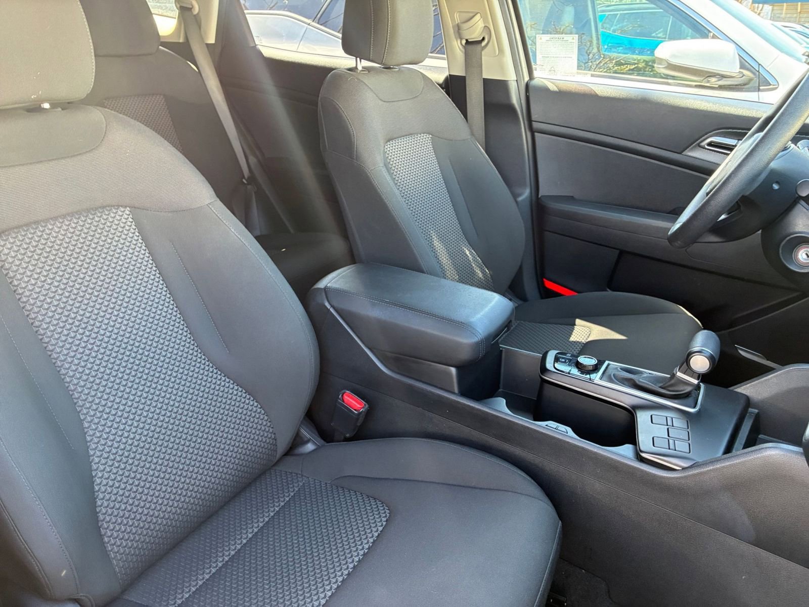 Used 2025 Kia Sportage LX image 35